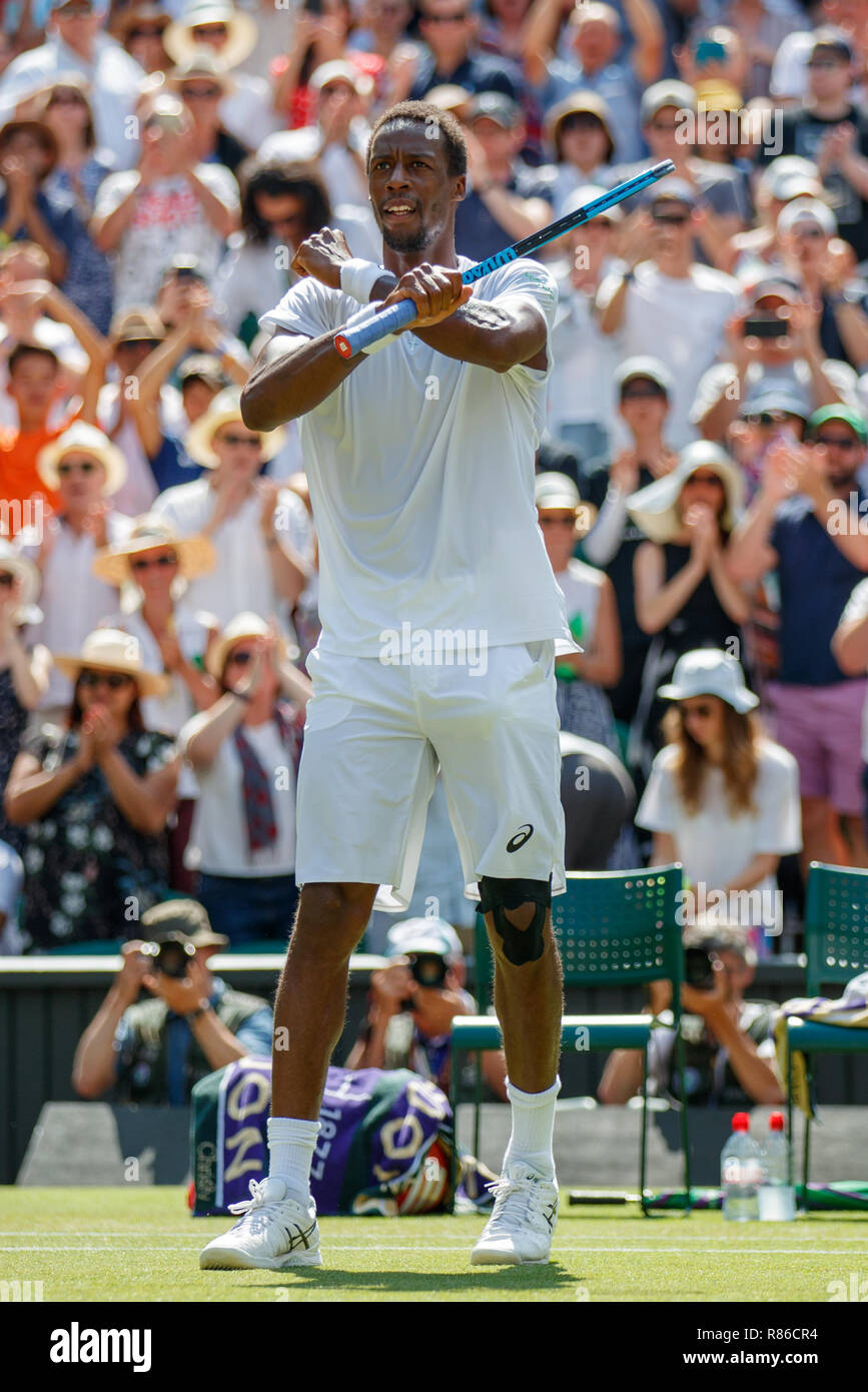 Gael Monfils di Francia celebra durante i campionati di Wimbledon 2018 Foto Stock