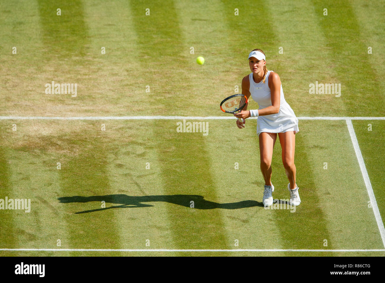 Kristina Mladenovic della Francia in azione durante i campionati di Wimbledon 2018 Foto Stock