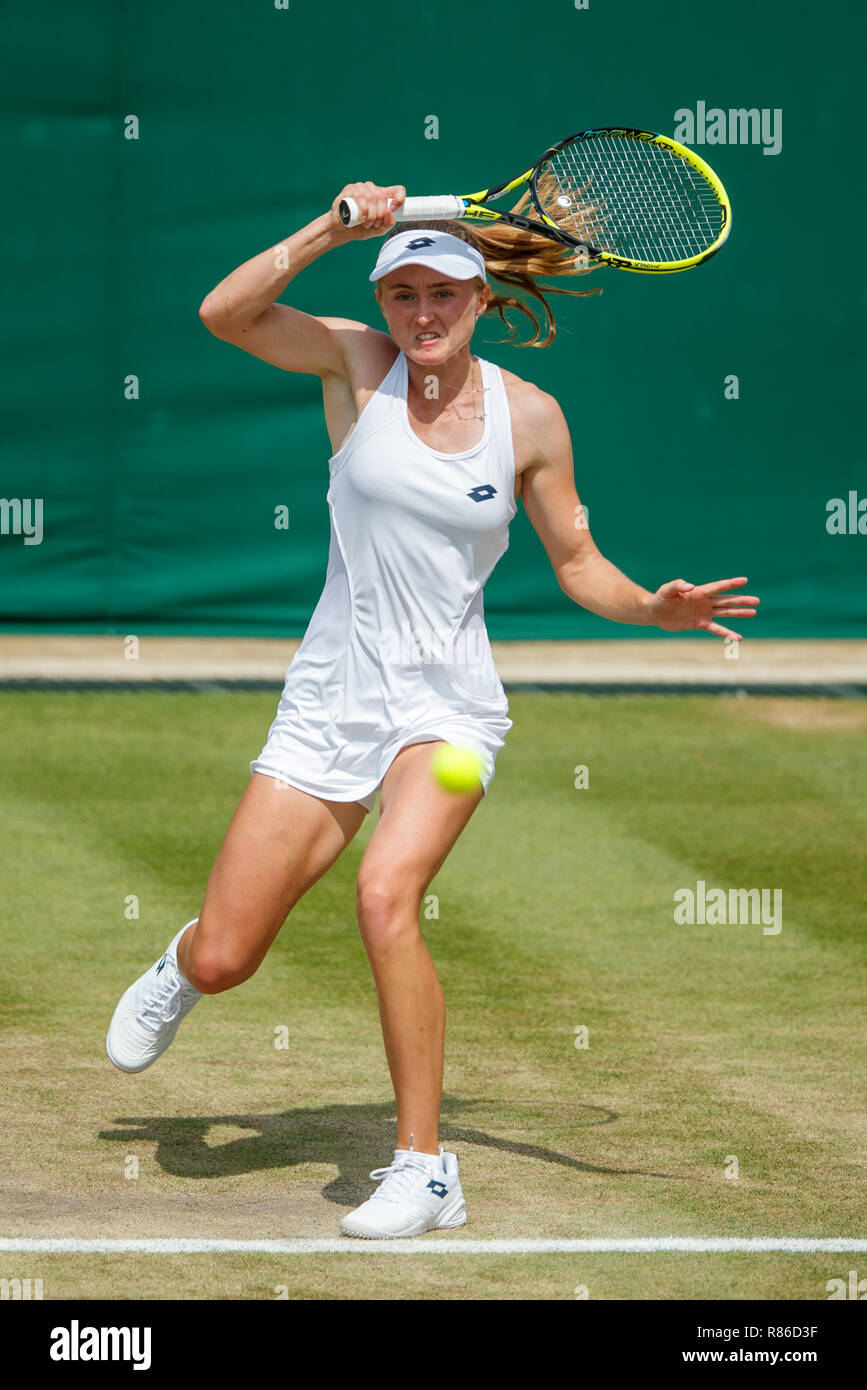 Aliaksandra Sasnovich della Bielorussia in azione durante i campionati di Wimbledon 2018 Foto Stock