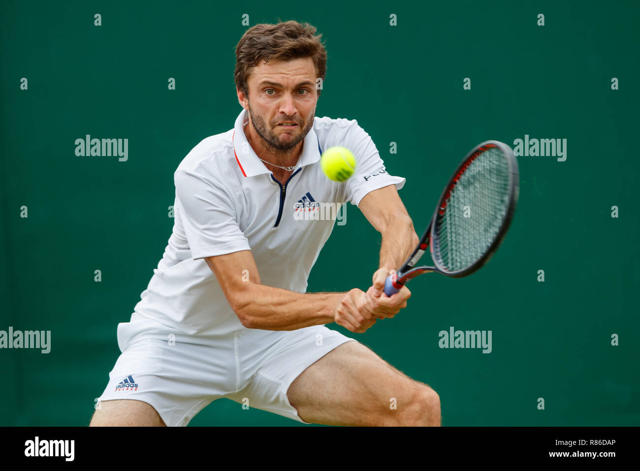 Gilles Simon della Francia durante i campionati di Wimbledon 2018 Foto Stock