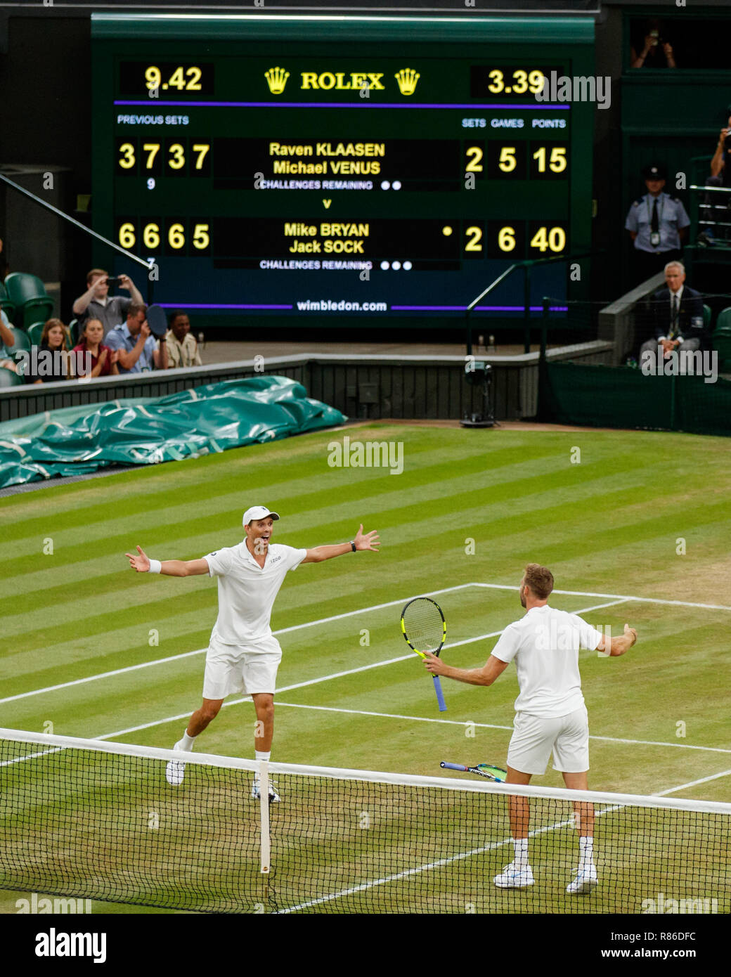 Mike Bryan e Jack calza dell'USA celebrare durante i campionati di Wimbledon 2018 Foto Stock