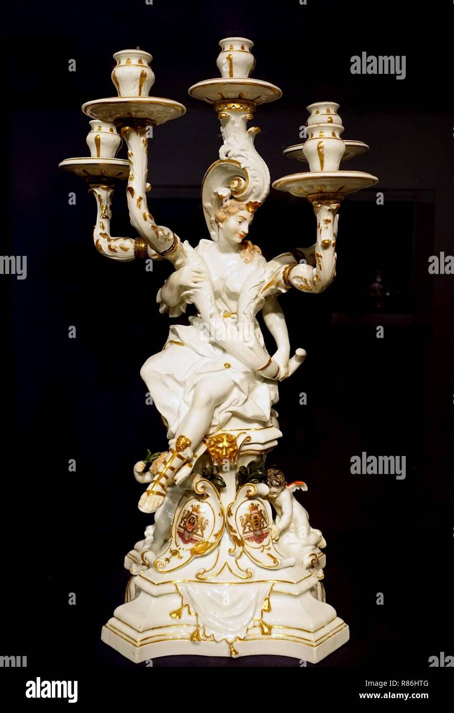 Candelabro per il servizio Sulkowsky, Johann Joachim Kandler modeler, Meissen fabbrica di porcellana di Meissen, Germania, 1736, porcellana - Foto Stock