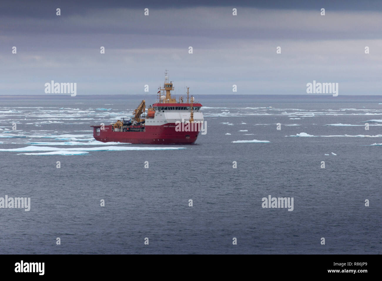 RRS Ernest Shackleton nel passaggio a Nord Ovest 2016 Foto Stock