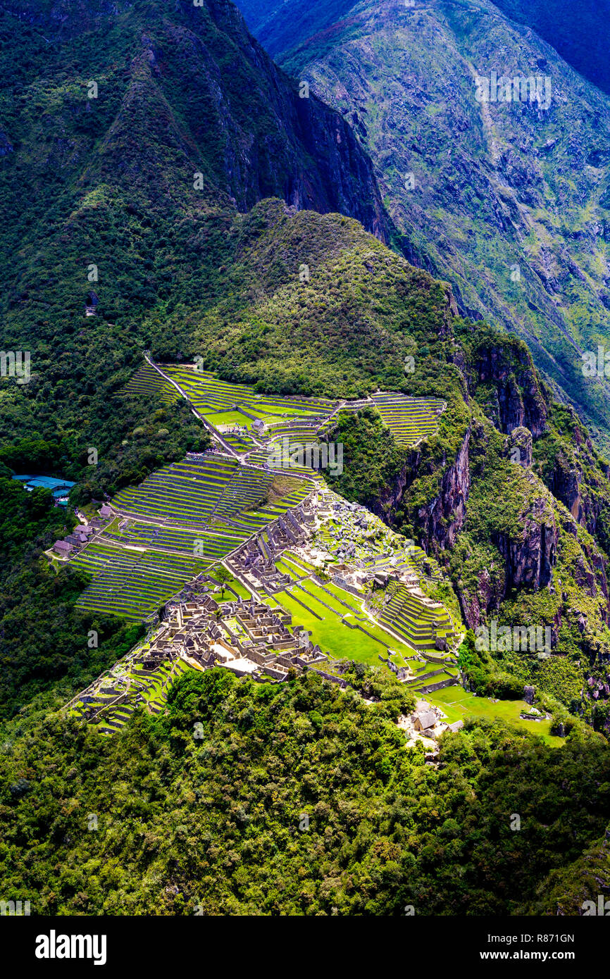 Veduta aerea di Machu Picchu - la città Inca e sito archeologico, Valle Sacra, Perù Foto Stock