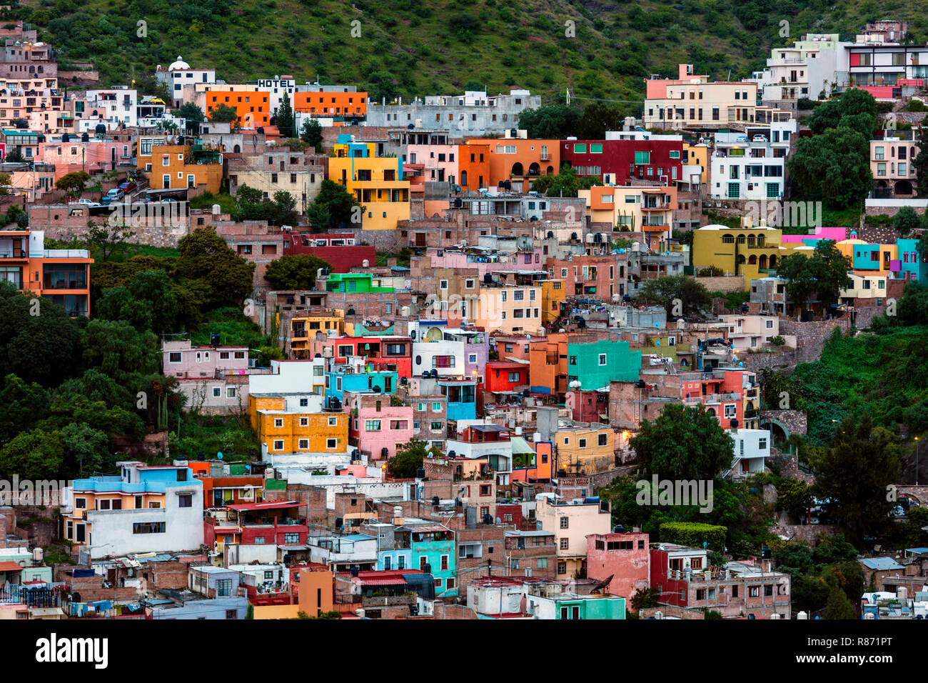L'architettura della storica città di Guanajuato è noto per i suoi colori luminosi - Messico Foto Stock