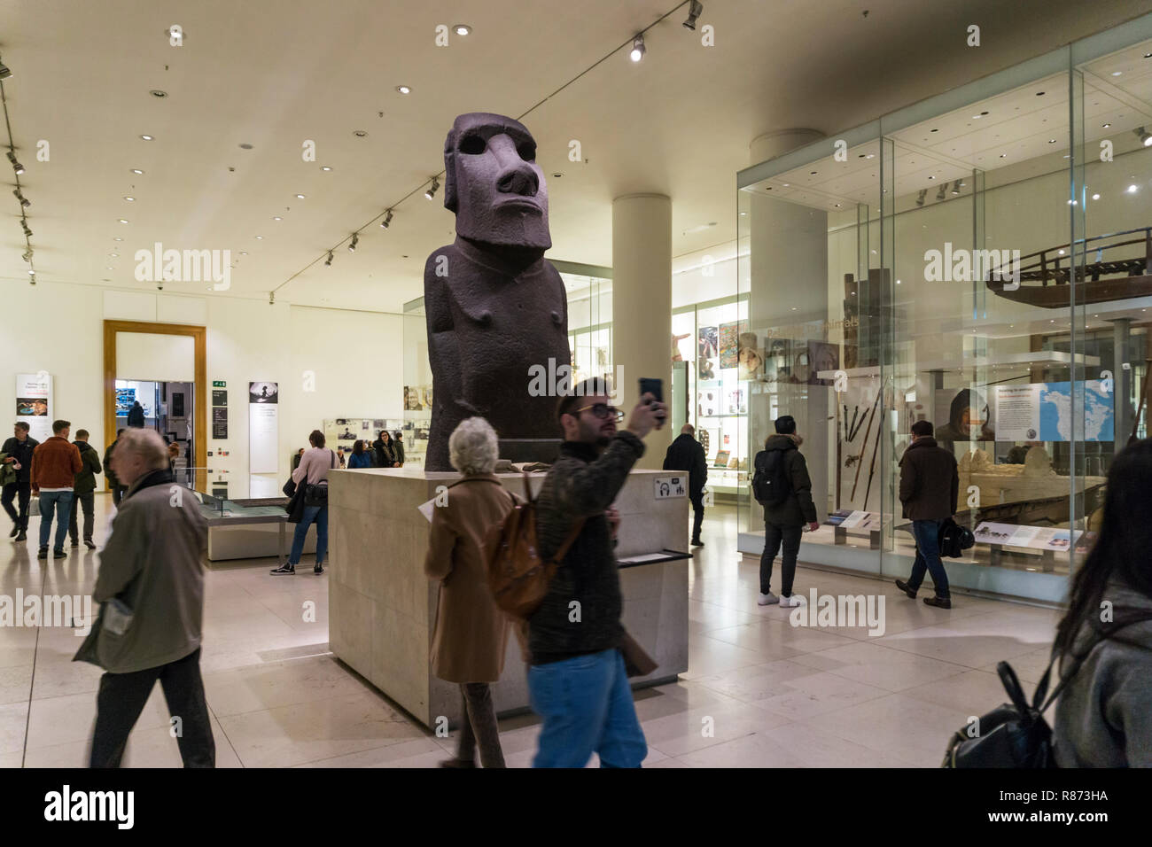 Hoa Hakananai"scolpito una statua di basalto. o Moai, dall isola di pasqua ora nel British Museum. Foto Stock