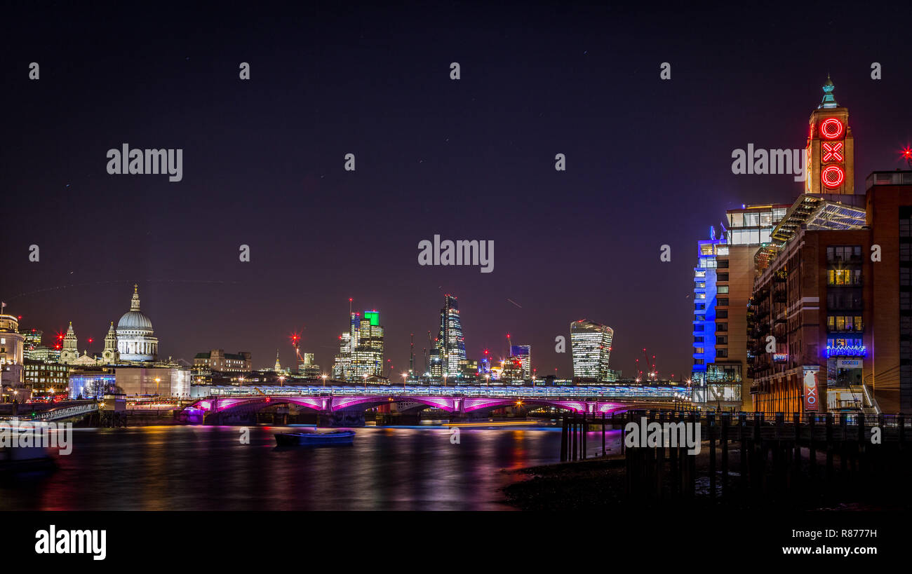 Londra Cityscape guardando verso Londra Blackfriars , St Pauls, il walkie-talkie, osso, torre, leadenhall, cappa di piombo,hall, formaggio,grattugia, dal Southbank Foto Stock