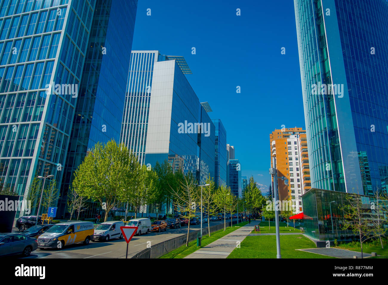 SANTIAGO, Cile - 16 ottobre 2018: edifici per uffici a distretto finanziario noto come Nueva Las Condes in Rosario Norte Street, Las Condes de Santiago de Cile Foto Stock