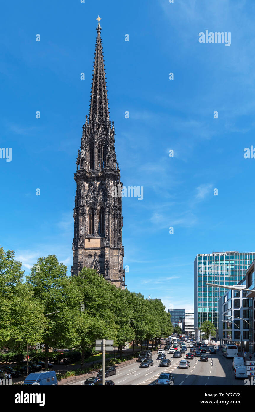 St Nicholas' chiesa (St Nikolai ), ora un Memoriale della Pace, su Willy Brandt Strasse, Amburgo, Germania Foto Stock