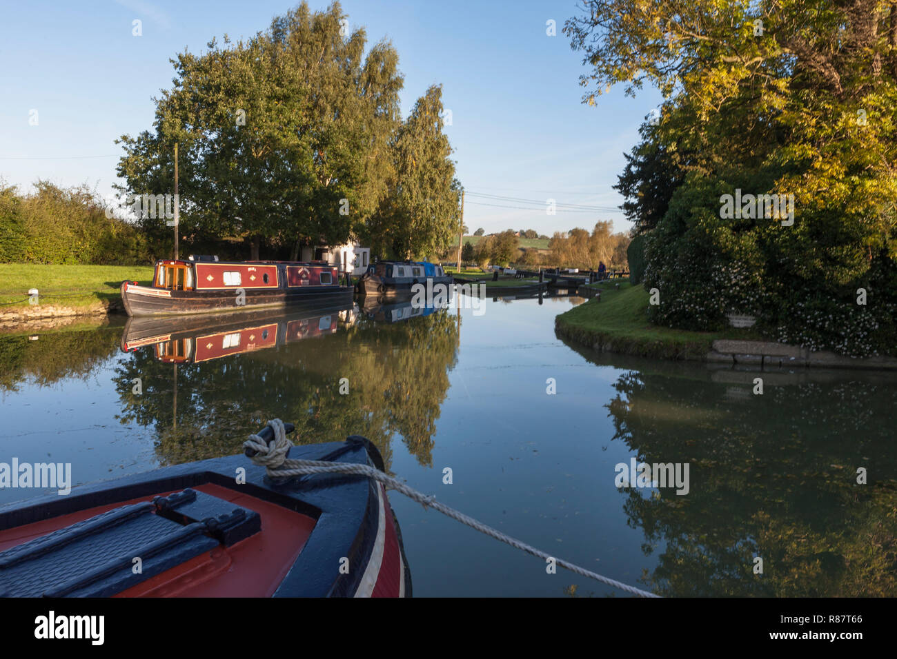 La canal pound sopra Hillmorton blocca fondale, Oxford Canal Nord, ufficialmente il set più trafficato di serrature sul canale Inglese sistema (WOP) Foto Stock