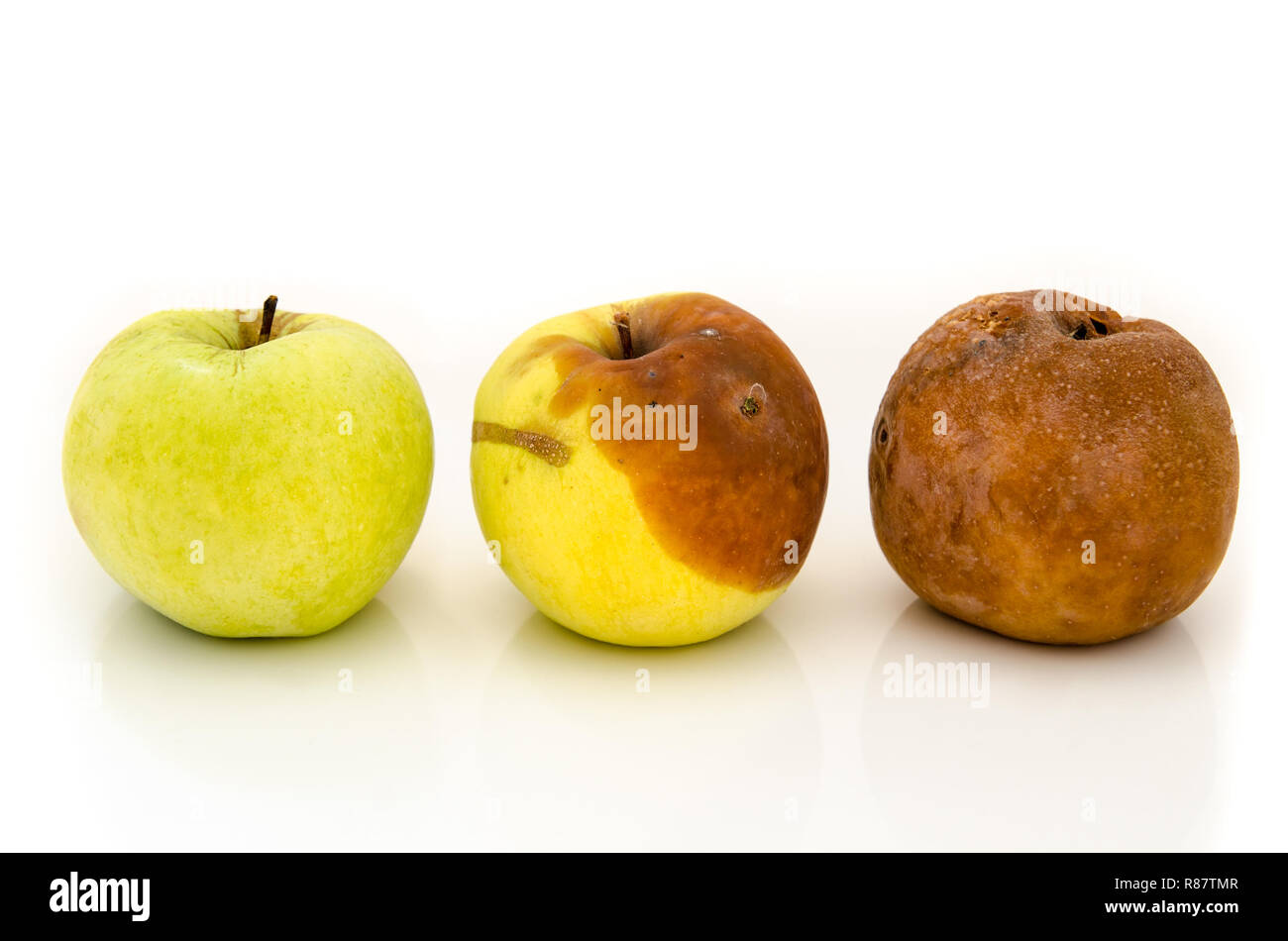 Mele marce isolate su uno sfondo bianco Foto Stock