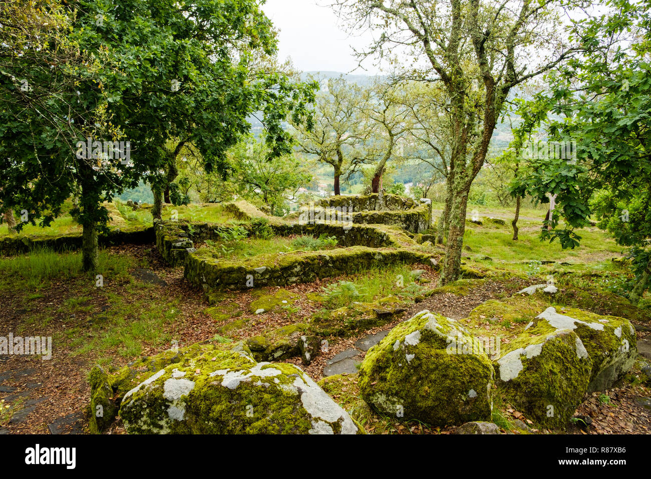 Guimaraes, Portogallo - 31 Maggio 2018 : La cittadella di Briteiros è un sito archeologico dell'Età del Ferro. Guimaraes, Portogallo Foto Stock