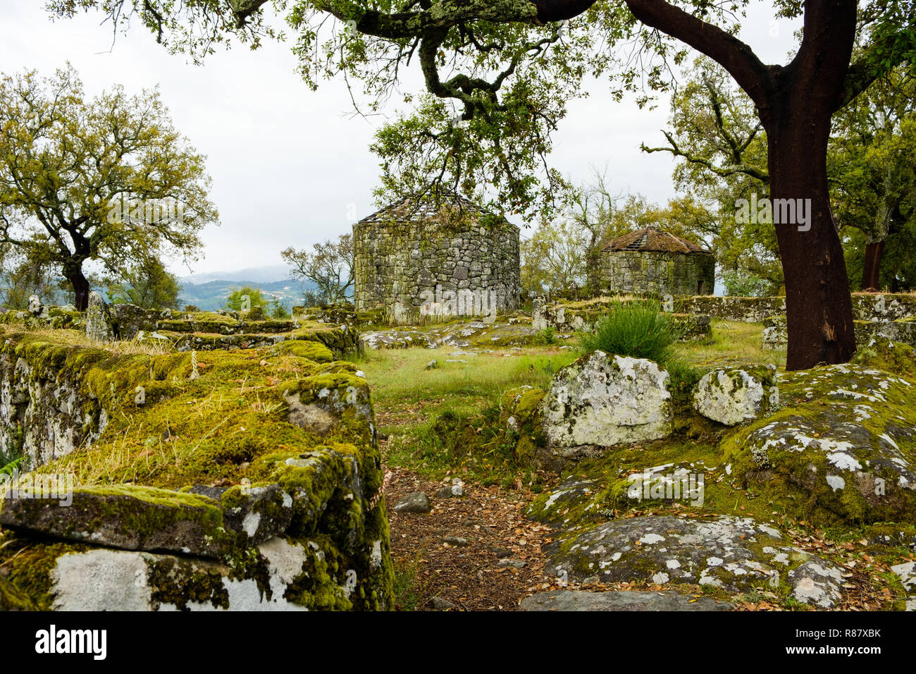 Guimaraes, Portogallo - 31 Maggio 2018 : La cittadella di Briteiros è un sito archeologico dell'Età del Ferro. Guimaraes, Portogallo Foto Stock