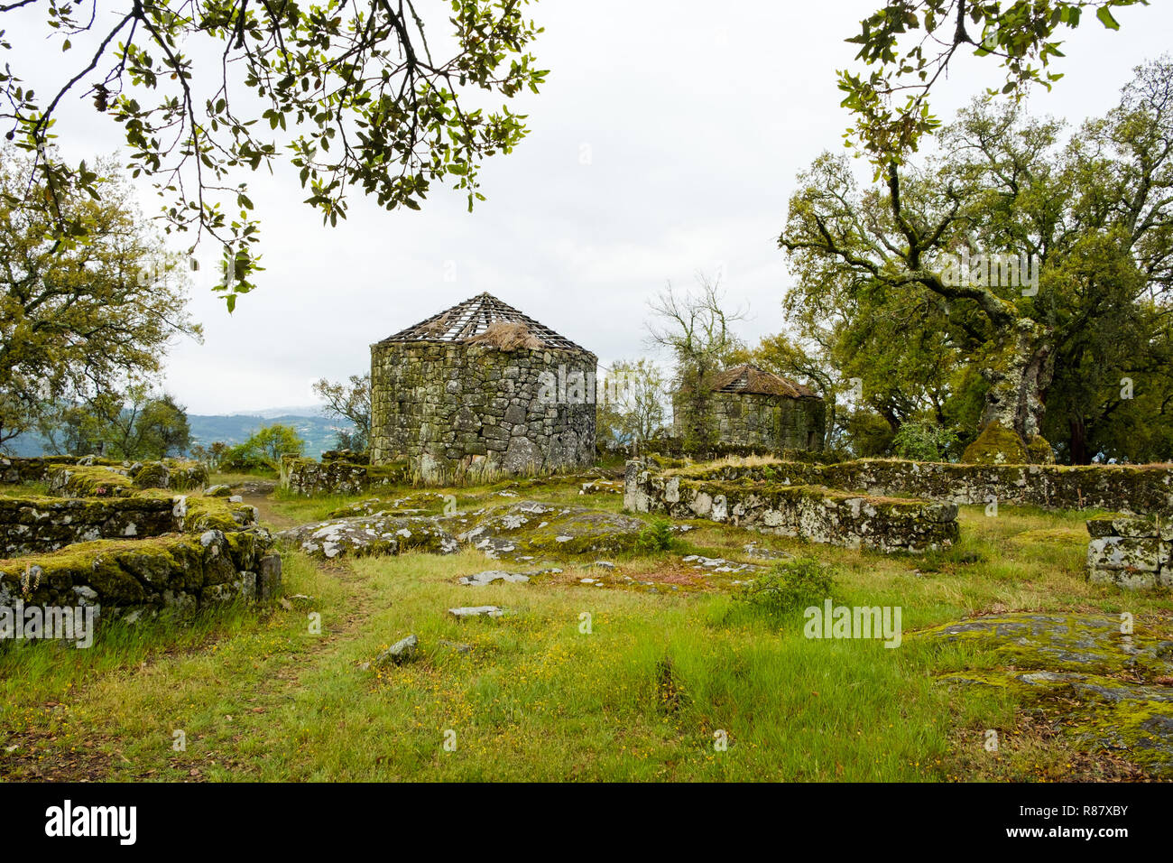 Guimaraes, Portogallo - 31 Maggio 2018 : La cittadella di Briteiros è un sito archeologico dell'Età del Ferro. Guimaraes, Portogallo Foto Stock