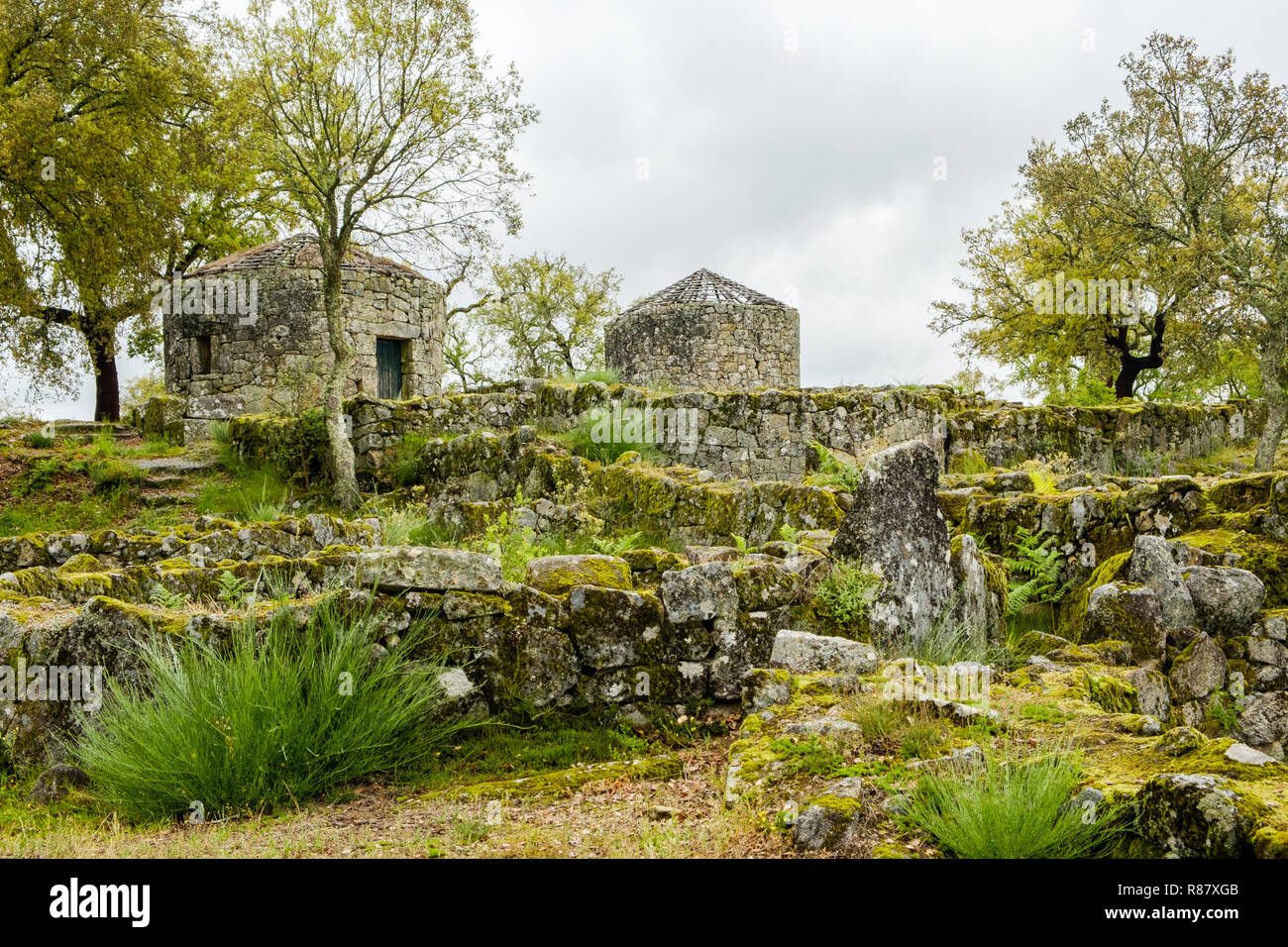 Guimaraes, Portogallo - 31 Maggio 2018 : La cittadella di Briteiros è un sito archeologico dell'Età del Ferro. Guimaraes, Portogallo Foto Stock