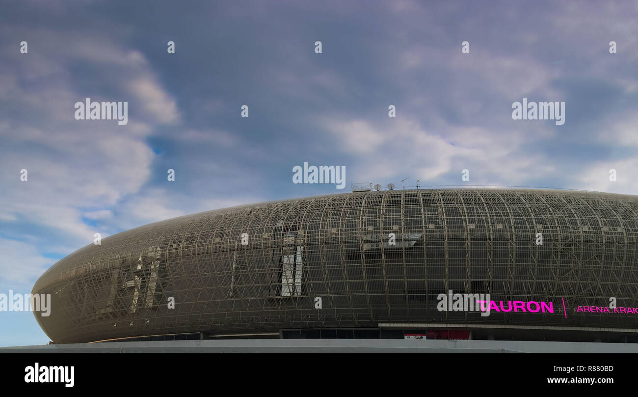 Tauron Arena, Parco Lotnikow, Cracovia, 25 agosto 2016. Un colpo di inusuale struttura sotto un cielo di sera Foto Stock
