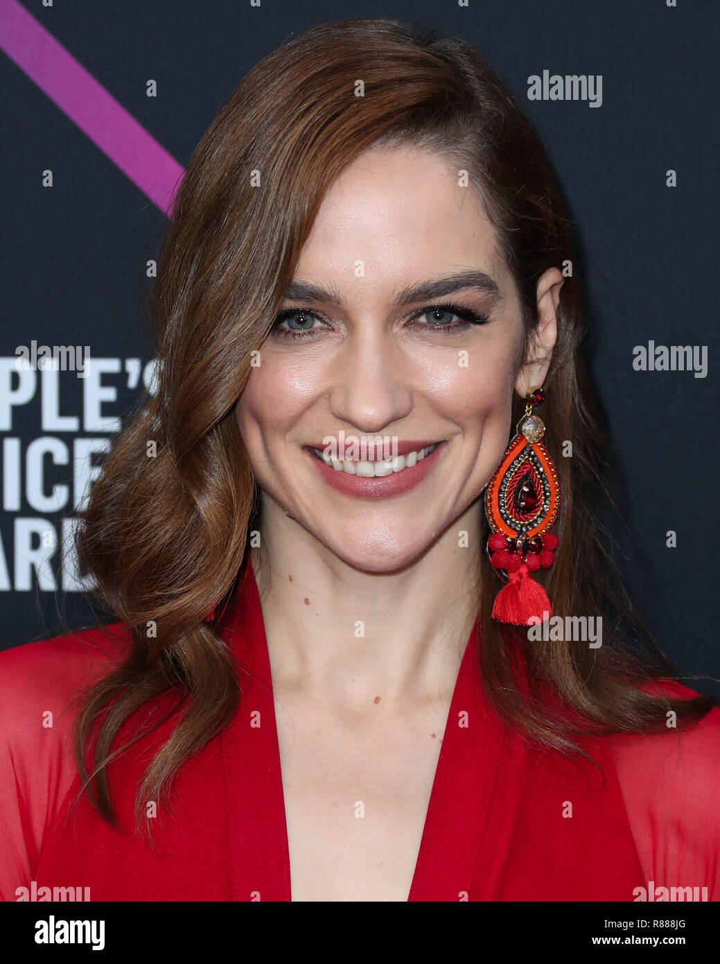 SANTA MONICA, Los Angeles, CA, Stati Uniti d'America - 11 novembre: Melanie Scrofano al People's Choice Awards 2018 tenutasi a Barker Hangar su Novembre 11, 2018 in Santa Monica, Los Angeles, California, Stati Uniti. (Foto di Xavier COLLIN/Image Press Agency) Foto Stock