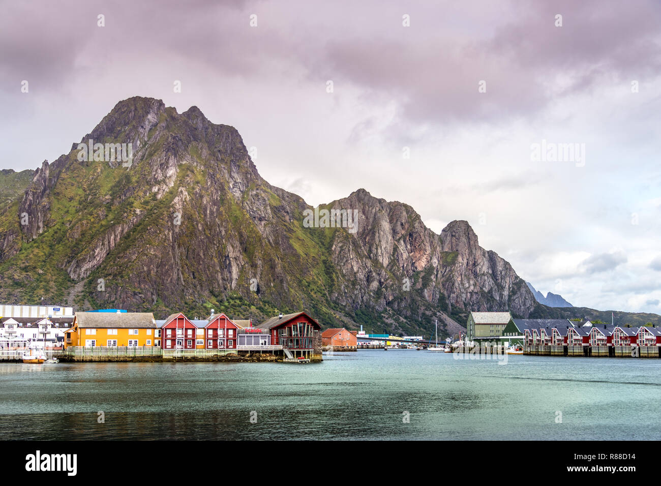 Svolvaer, Norvegia - Agosto 21th, 2018: vista panoramica del Svolvaer, isole Lofoten in Norvegia. Foto Stock