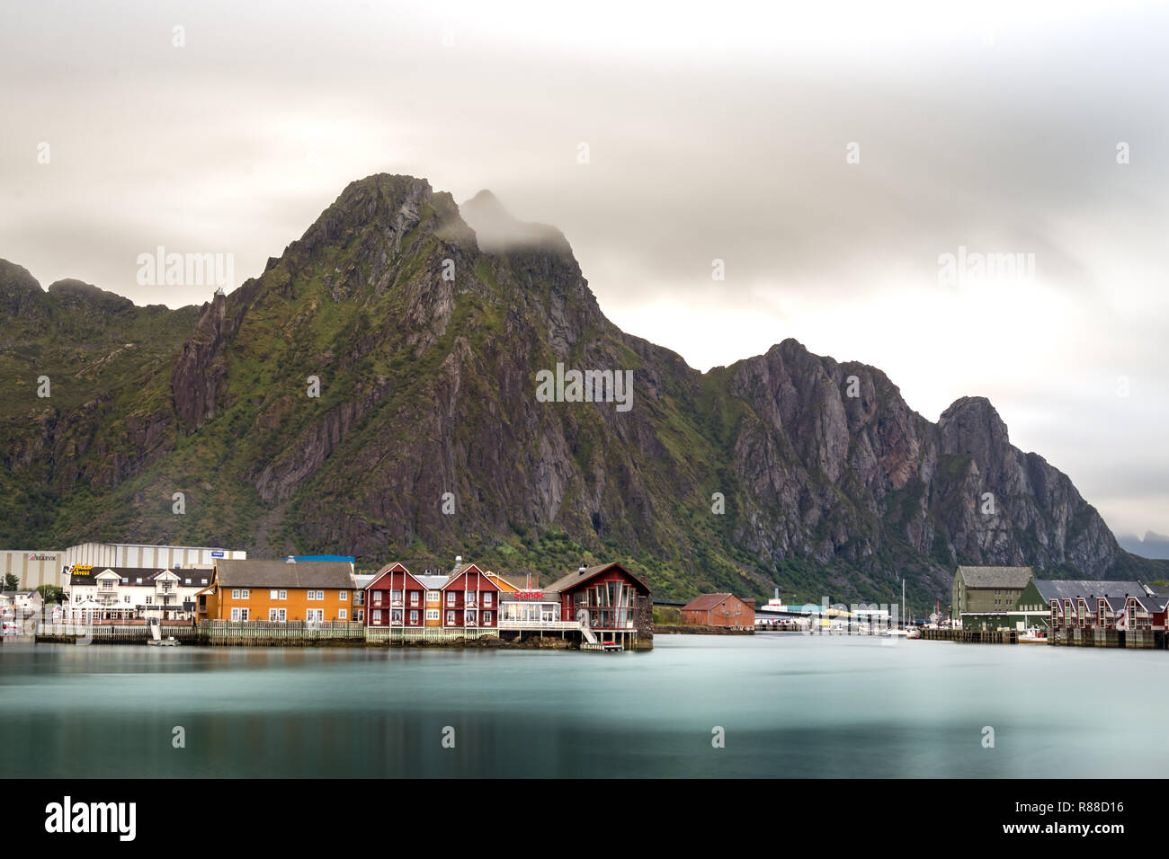 Svolvaer, Norvegia - Agosto 21th, 2018: vista panoramica del Svolvaer, isole Lofoten in Norvegia. Foto Stock