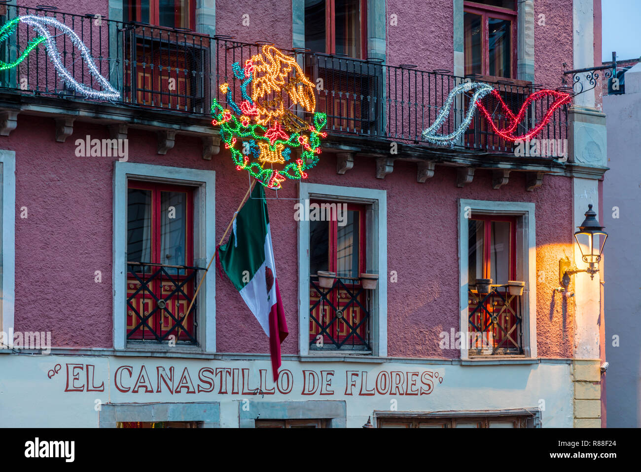 L'architettura della storica città di Guanajuato è noto per i suoi colori luminosi - Messico Foto Stock