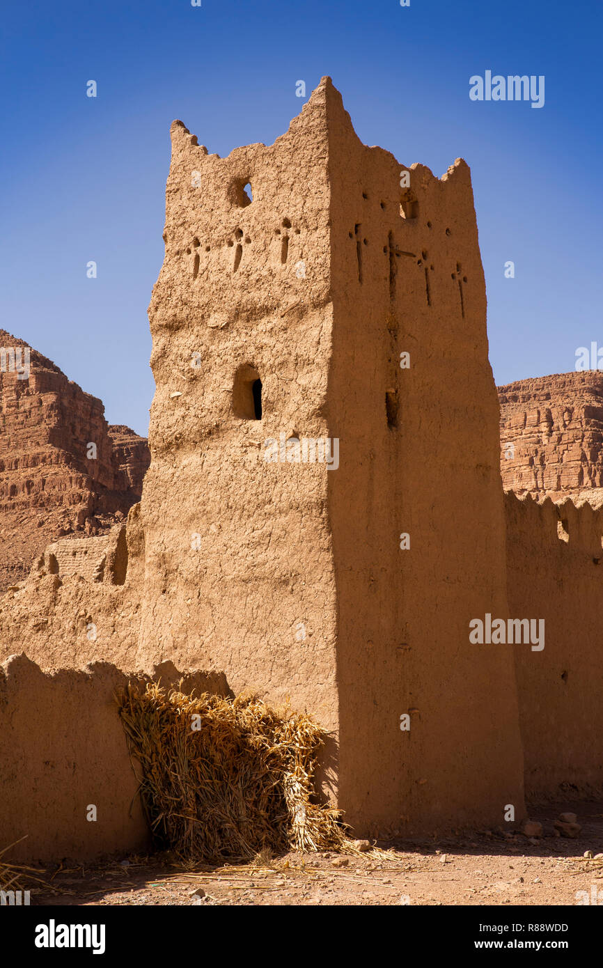 Il Marocco, Ziz River Gorge, Guers Tiallaline, antica torre Kasbah rimane Foto Stock