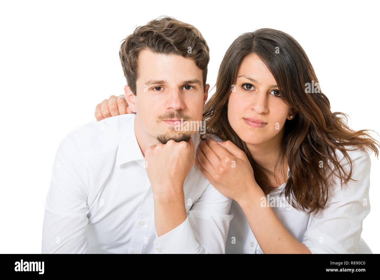 Felice coppia giovane isolato su bianco Foto Stock
