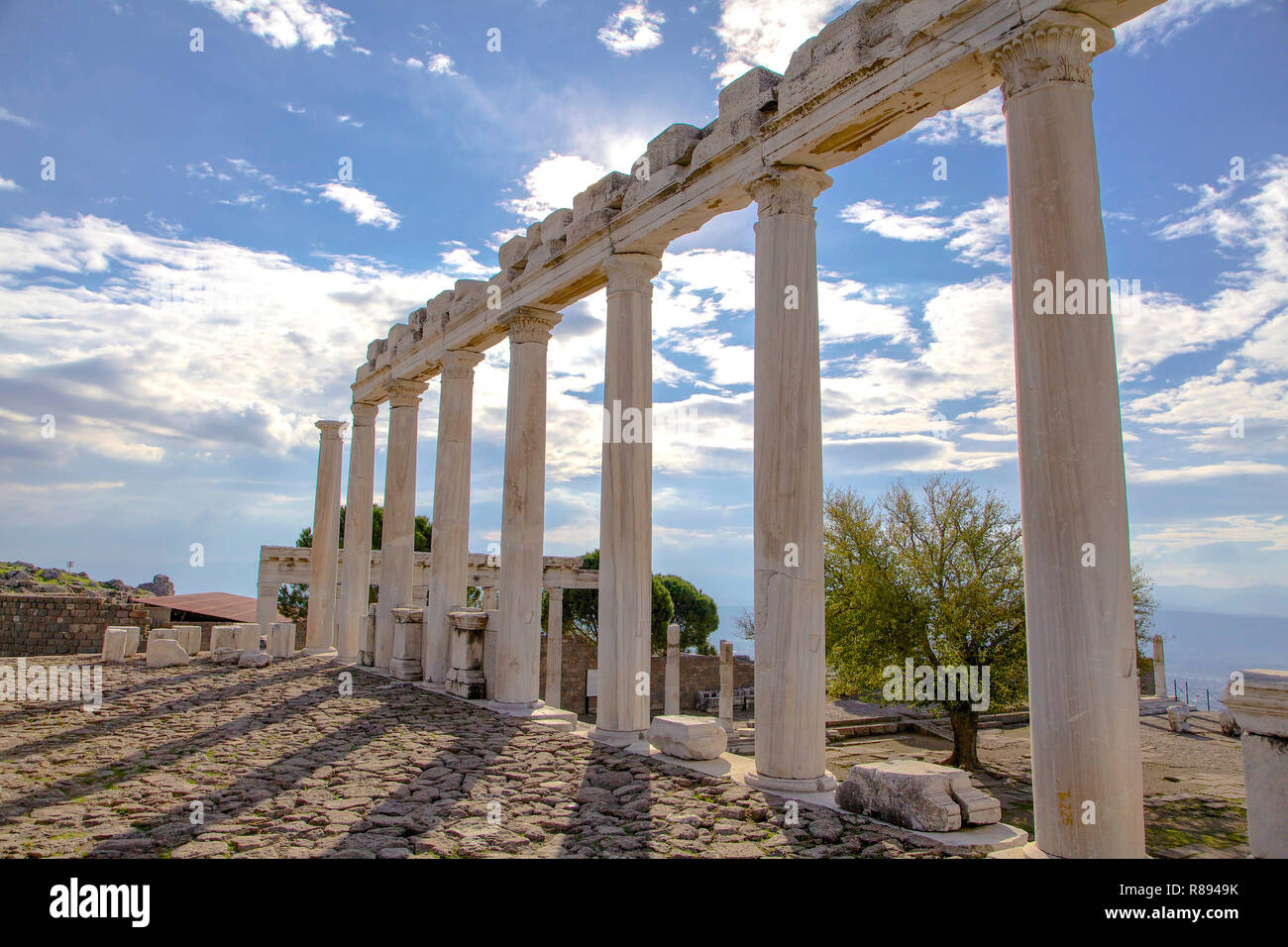 Tempio di Traiano nelle rovine della città antica di Pergamon in Turchia ha trovato. Foto Stock