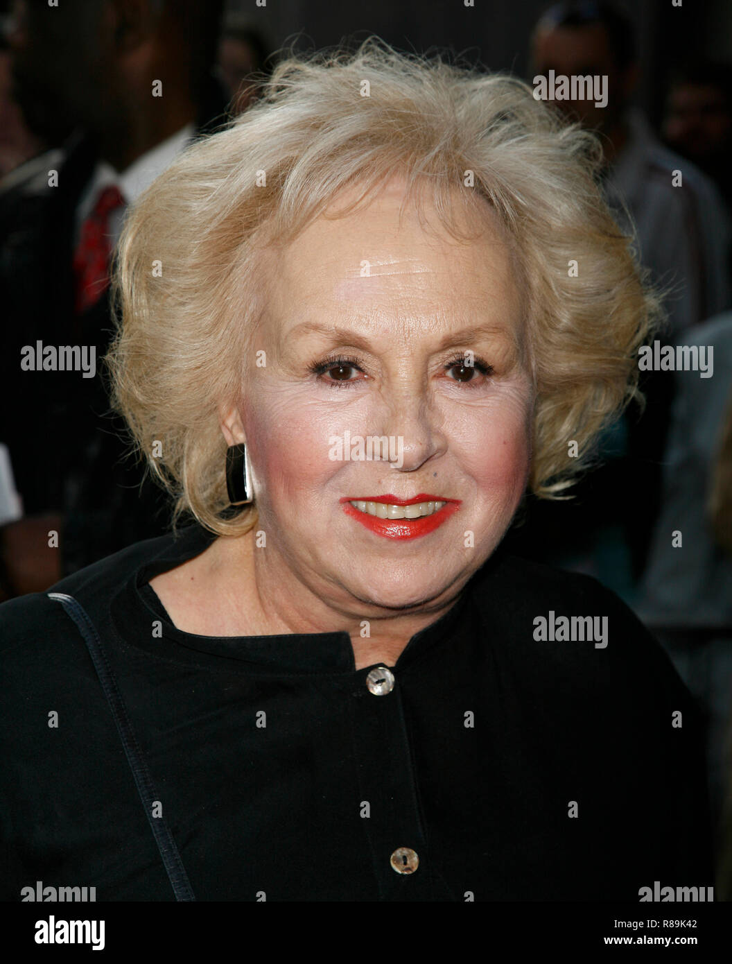 Doris Roberts frequentando l'apertura notturna delle prestazioni del nuovo Broadway Dance musicale piedi caldi con musiche di terra, il vento e il fuoco all'Hilton Theatre sulla 42nd Street a New York City. Aprile 30, 2006 Crediti: Walter McBride /MediaPunch Foto Stock