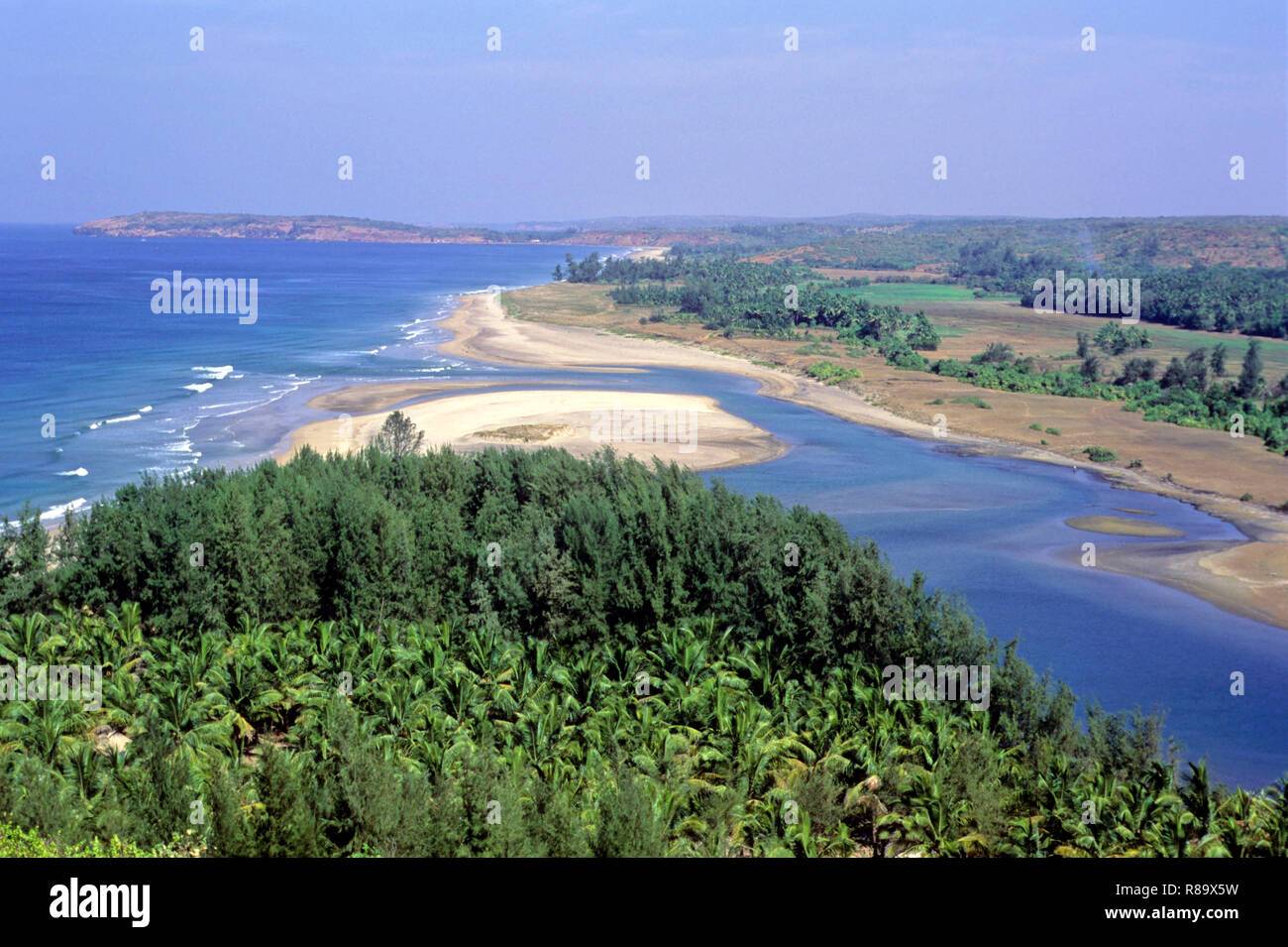 Seascape e verde, ganapatipule, ratnagiri, Maharashtra, India Foto Stock