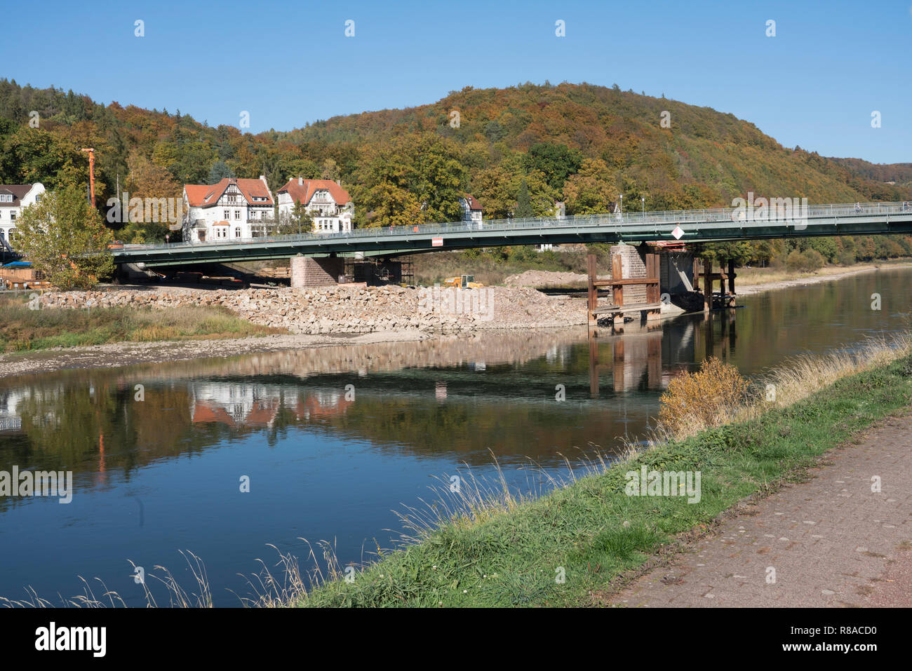 Vecchio fiume Weser bridge a Bad Karlshafen, Superiore Valle Weser, Weser Uplands, Weserbergland, Hesse, Germania, Europa Foto Stock