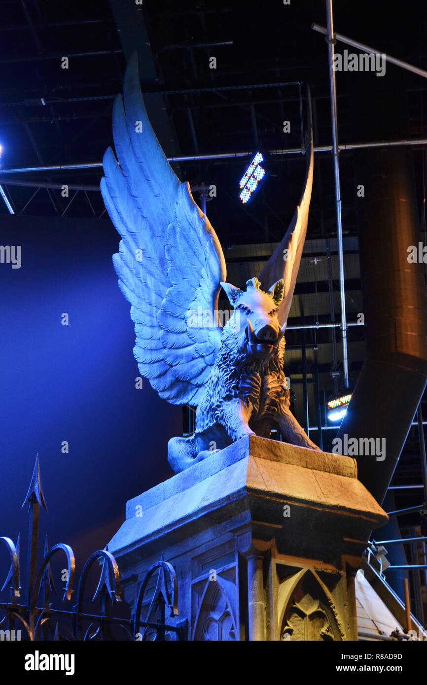 Flying cinghiale statua in Harry Potter Studios a Leavesden, London, Regno Unito Foto Stock