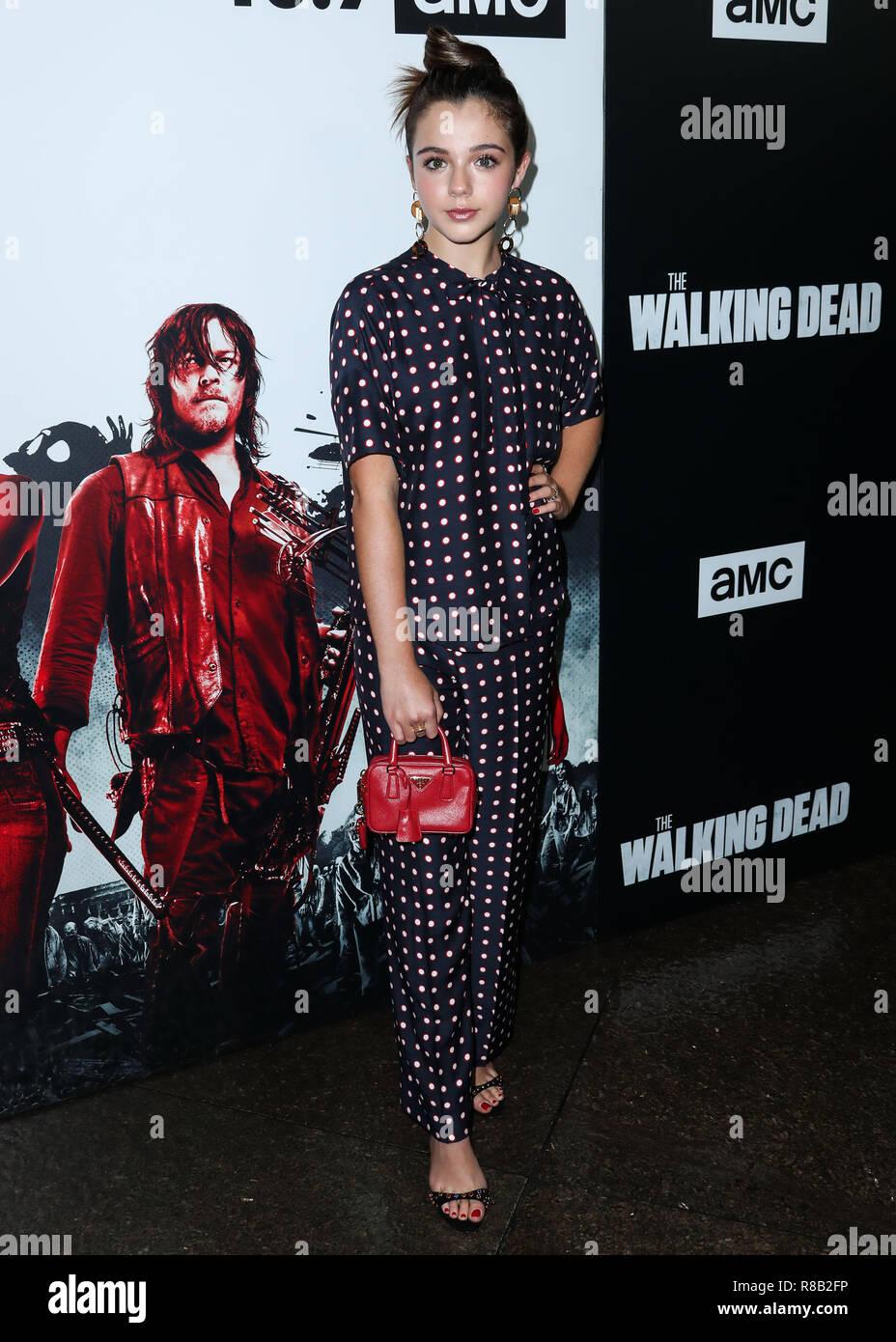 LOS ANGELES, CA, Stati Uniti d'America - 27 settembre: attrice Alexa Nisenson indossando un DMN domani Parigi top e pantaloni, Schutz tacchi, Le Vian anelli, e una borsa di Prada arriva a Los Angeles prima di AMC di 'The Walking Dead Stagione 9 tenuto presso la Directors Guild of America complesso del teatro il 27 settembre 2018 a Los Angeles, California, Stati Uniti. (Foto di Xavier COLLIN/Image Press Agency) Foto Stock