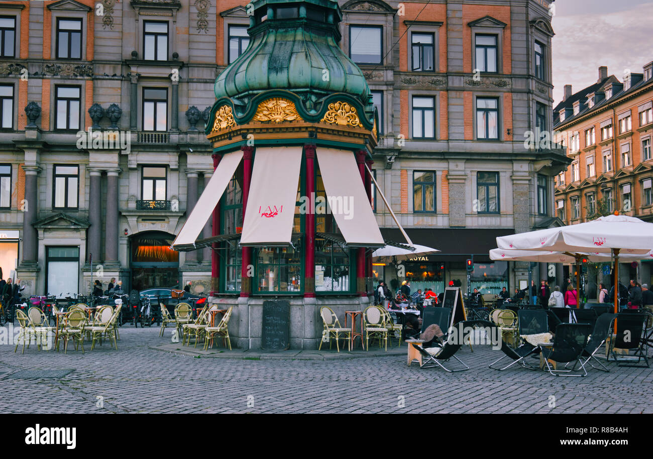 Il vecchio chiosco caffetteria e terrazza, Kongens Nytorv Copenhagen DANIMARCA Scandinavia Foto Stock