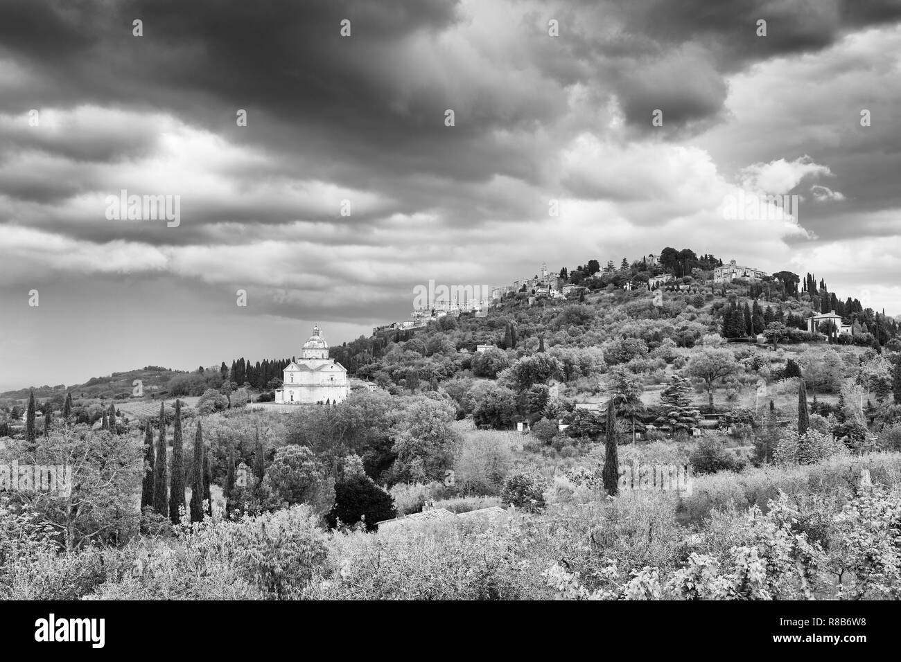 Vista di Montepulciano e il Santuario della Madonna di San Biagio, Toscana, Italia Foto Stock