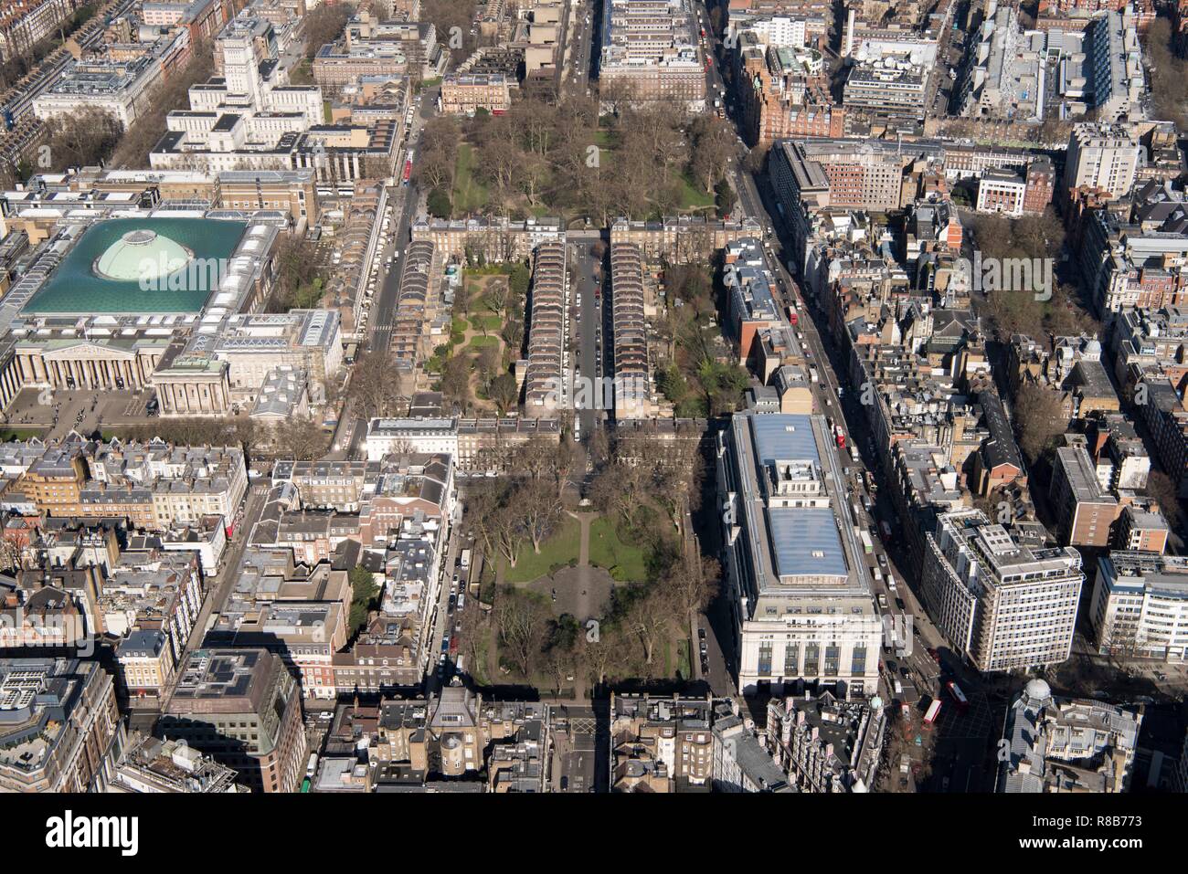 Bloomsbury Square Gardens e Russell Square Gardens, Bloomsbury, Londra, 2018. Creatore: Storico Inghilterra fotografo personale. Foto Stock