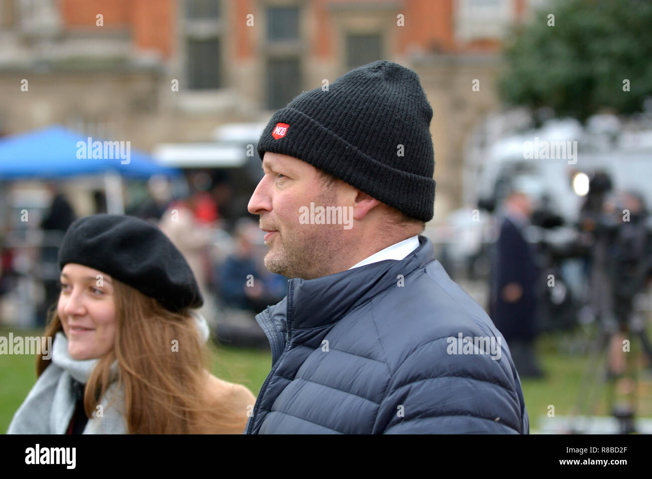 Ed Vaizey MP (Cost: Wantage) su College Green, Westminster, per discutere del voto di fiducia in Theresa Maggio la leadership del partito conservatore 12t Foto Stock