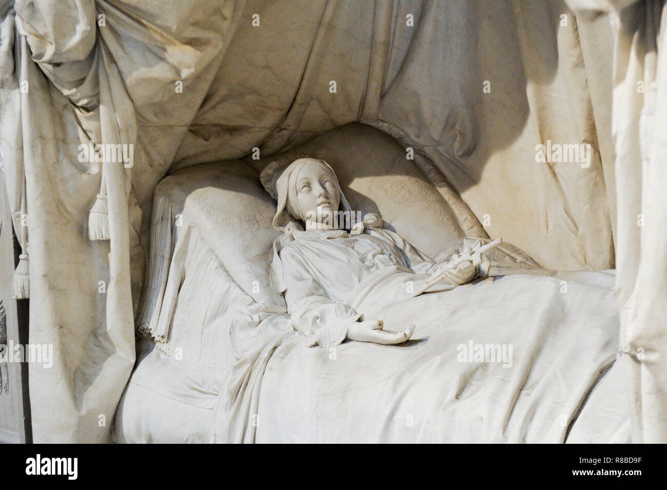 L'Italia, Lombardia, Arcore, la cappella della Villa Borromeo d'Adda in memoria di Isabella Isimbardi scolpito in marmo bianco di Carrara di Vincenzo e Vela Foto Stock