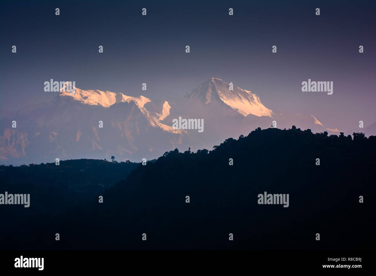 Picco di montagna Annapurna vista da Pokhara in città , in Nepal Foto Stock