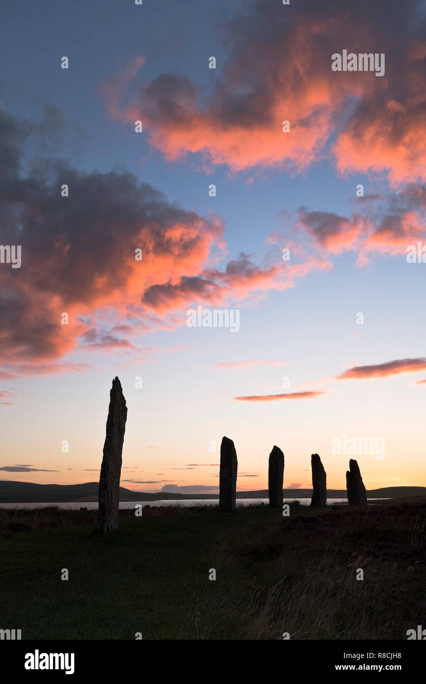 anello dh DI BRODGAR ORKNEY Neolitico in piedi pietre tramonto crepuscolo preistorico brogar bronzo età henge pietra Foto Stock