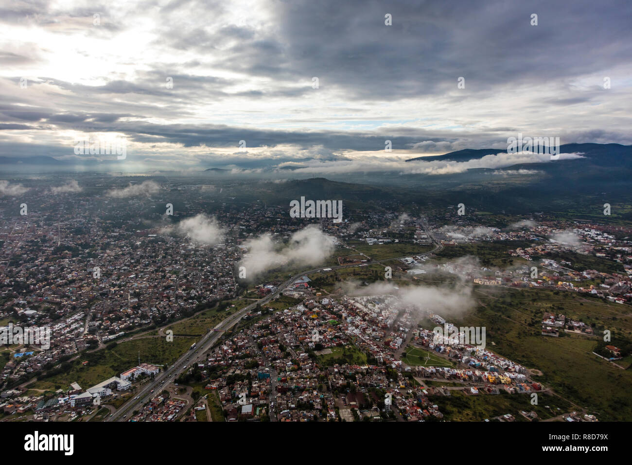 La vasta città come visto da un inizio di mattina giro in MONGOLFIERA - San Miguel De Allende, Messico Foto Stock