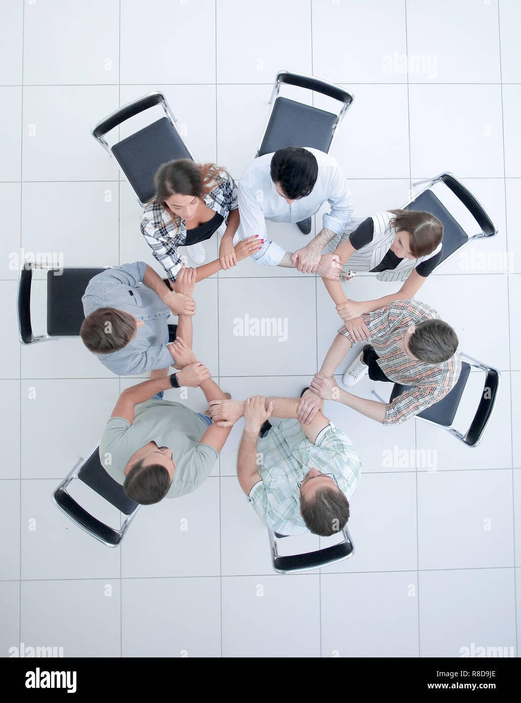 Vista superiore.creative business group piegato fuori delle mani di un cerchio Foto Stock