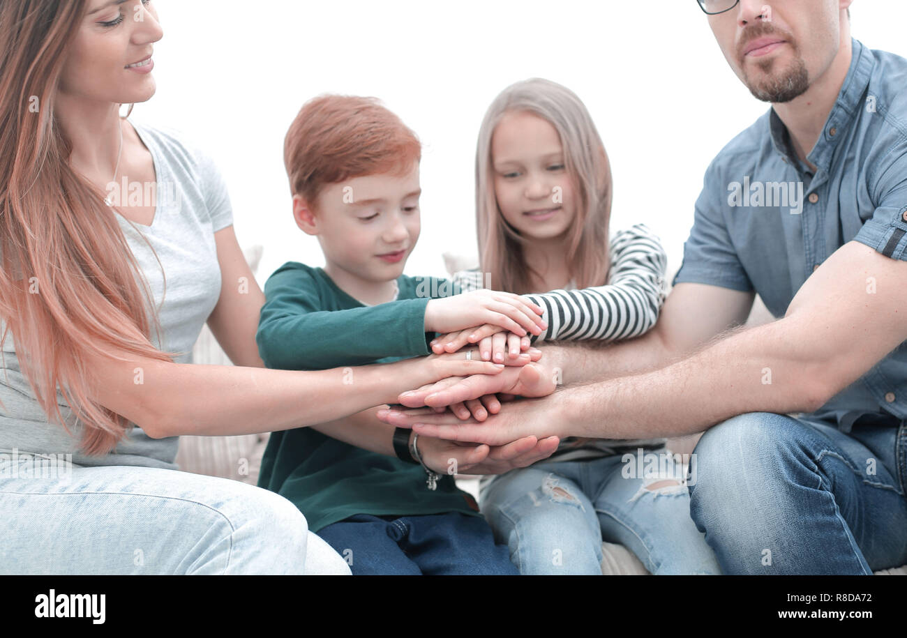 A maglia stretta famiglia mostrando la loro unità Foto Stock