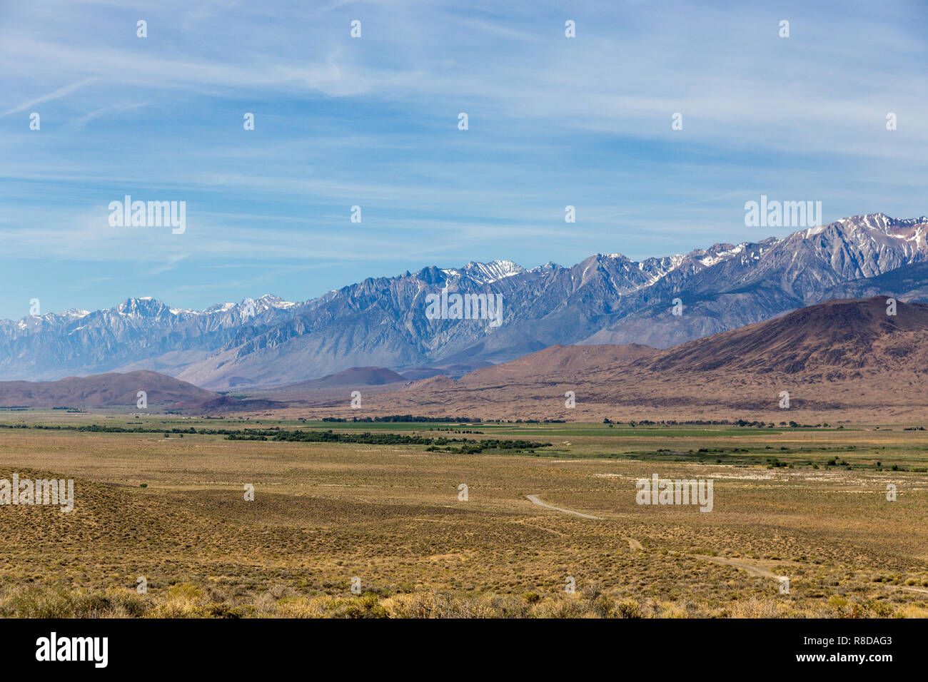Vista panoramica di Mammoth Lakes Area USA. Mammoth Lakes è una città in California della Sierra Nevada. È conosciuto per il Mammoth Mountain e Giugno M Foto Stock