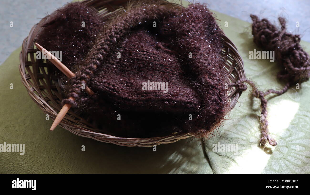 Lavorazione a maglia sul cestello Foto Stock