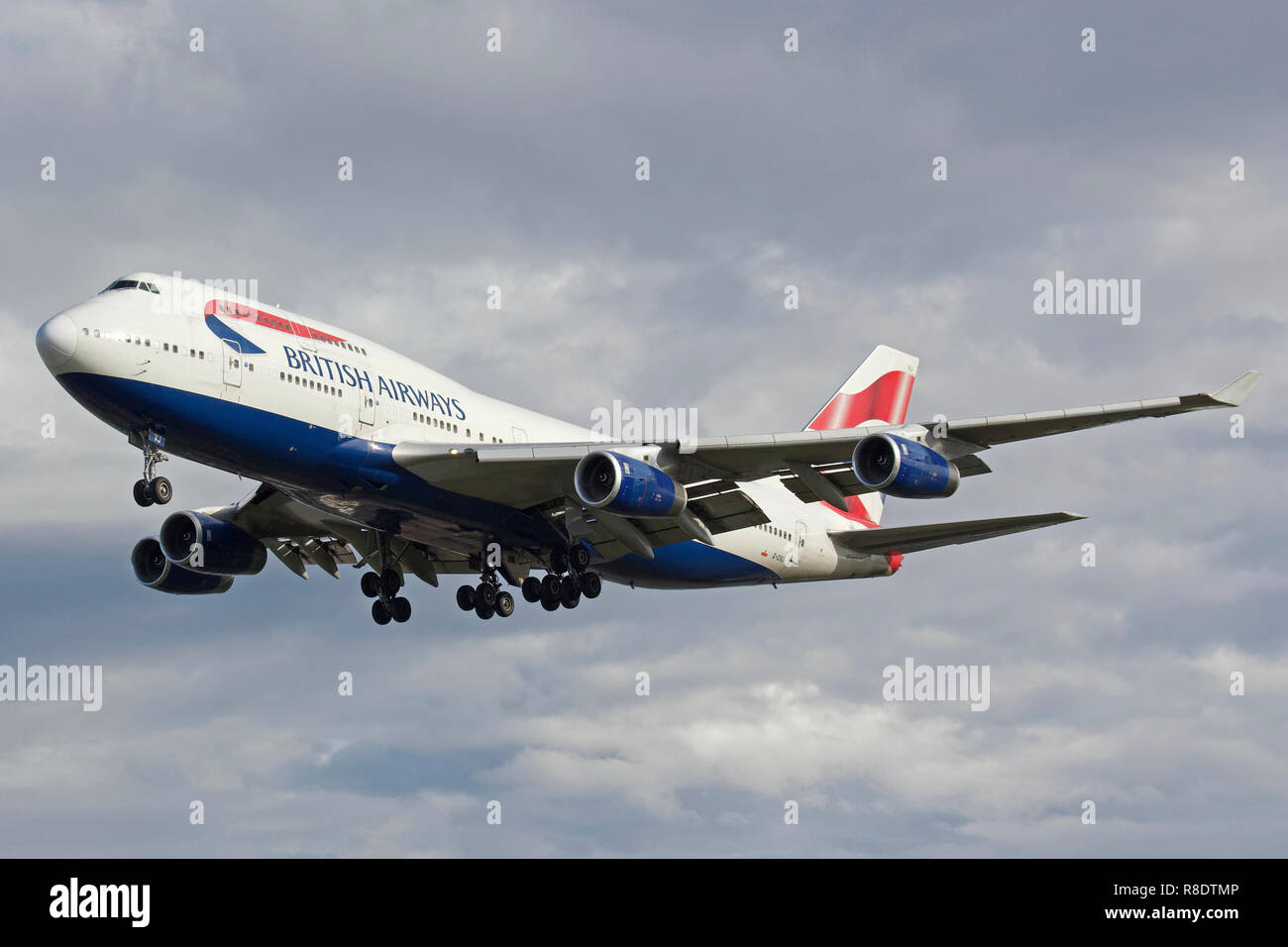 British Airways Boeing 747-436 G-CIVJ l'atterraggio all'Aeroporto di Londra Heathrow Foto Stock