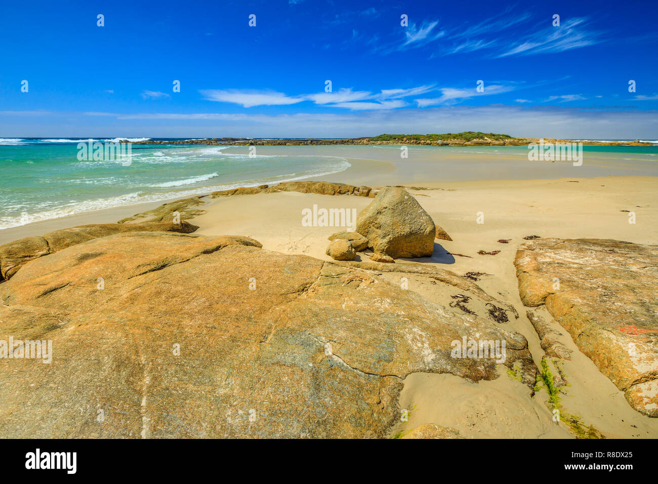 Madfish Beach a bassa marea in Madfish Bay. William Bay National Park, regione della Danimarca, Western Australia. Durante la stagione estiva. Foto Stock