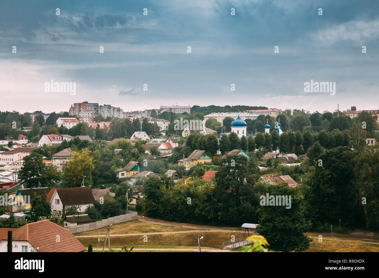 Mahiliou, Bielorussia. Mogilev Estate Cityscape con famosi punti di riferimento - la Chiesa dei Santi Boris e Gleb e Chiesa dell Esaltazione della Santa Croce Foto Stock