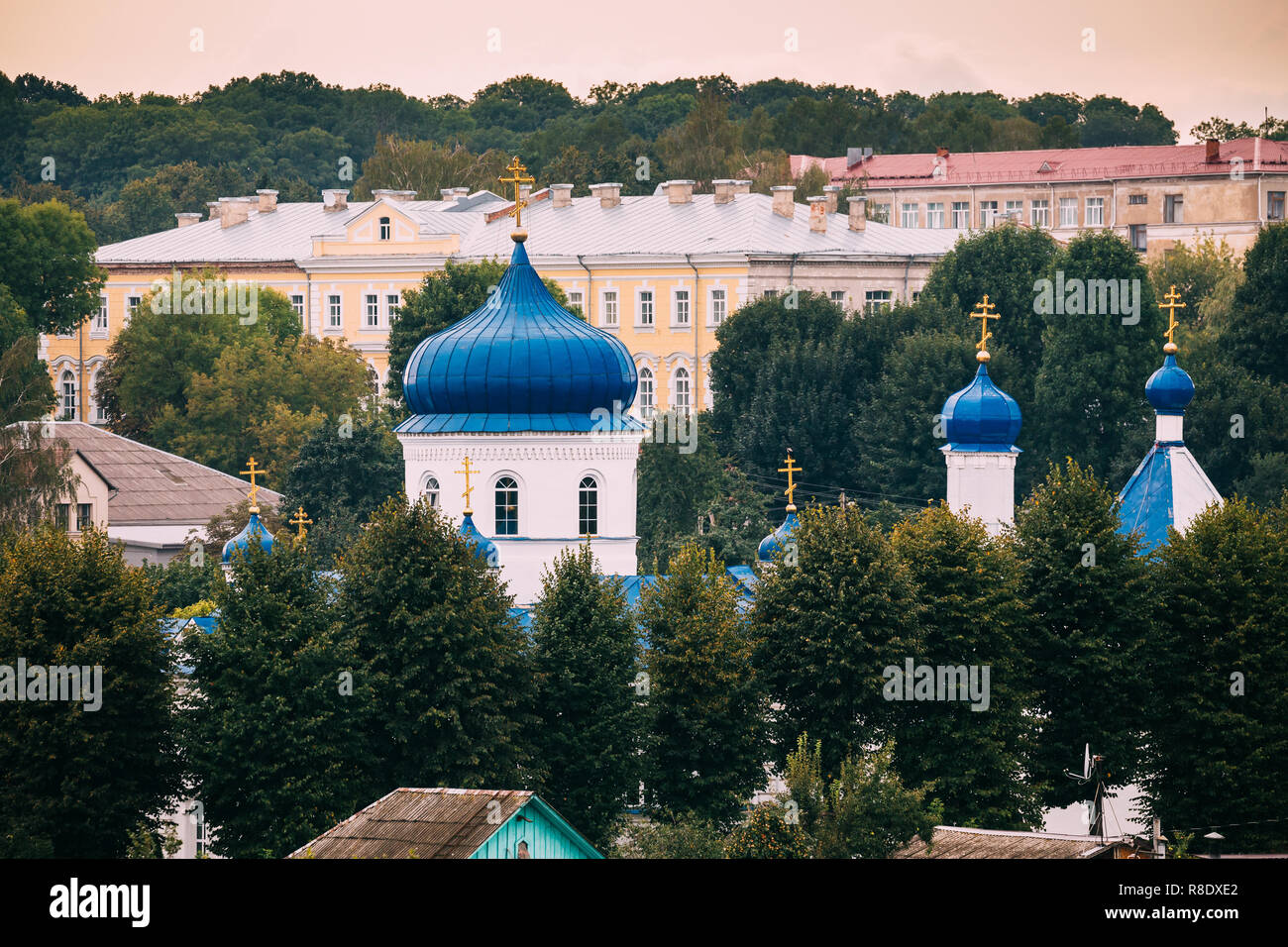 Mahiliou, Bielorussia. Le cupole della chiesa dei Santi Boris e Gleb e Chiesa dell Esaltazione della Santa Croce in Mogilev. Foto Stock