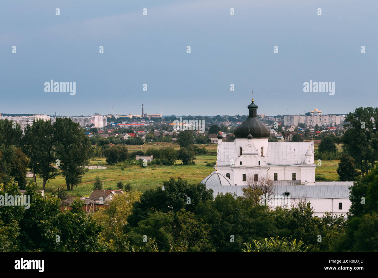 Mahiliou, Bielorussia. Mogilev Estate Cityscape con famosi punti di riferimento - la Chiesa dei Santi Boris e Gleb e Chiesa dell Esaltazione della Santa Croce Foto Stock