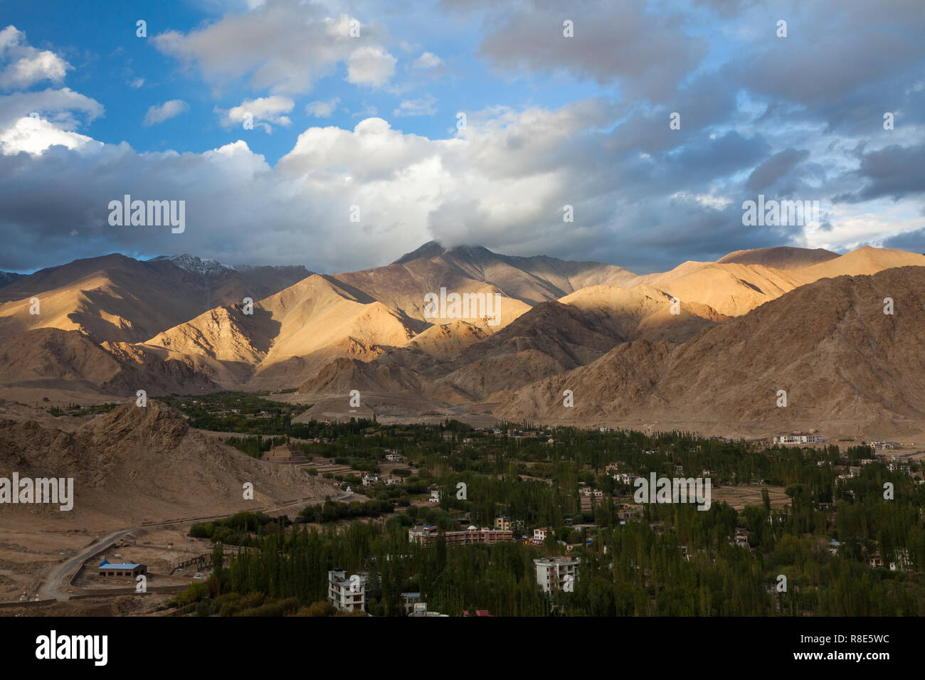 Vista dalla zona di Shanti Stupa, Ladakh, Jammu e Kashmir India Foto Stock